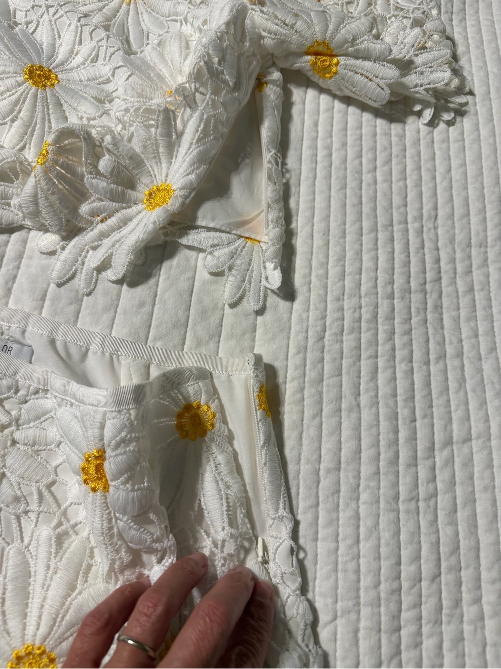 Saylor Morgana Daisy Lace Top Shorts Set White Yellow Size S - Picture 7 of 12